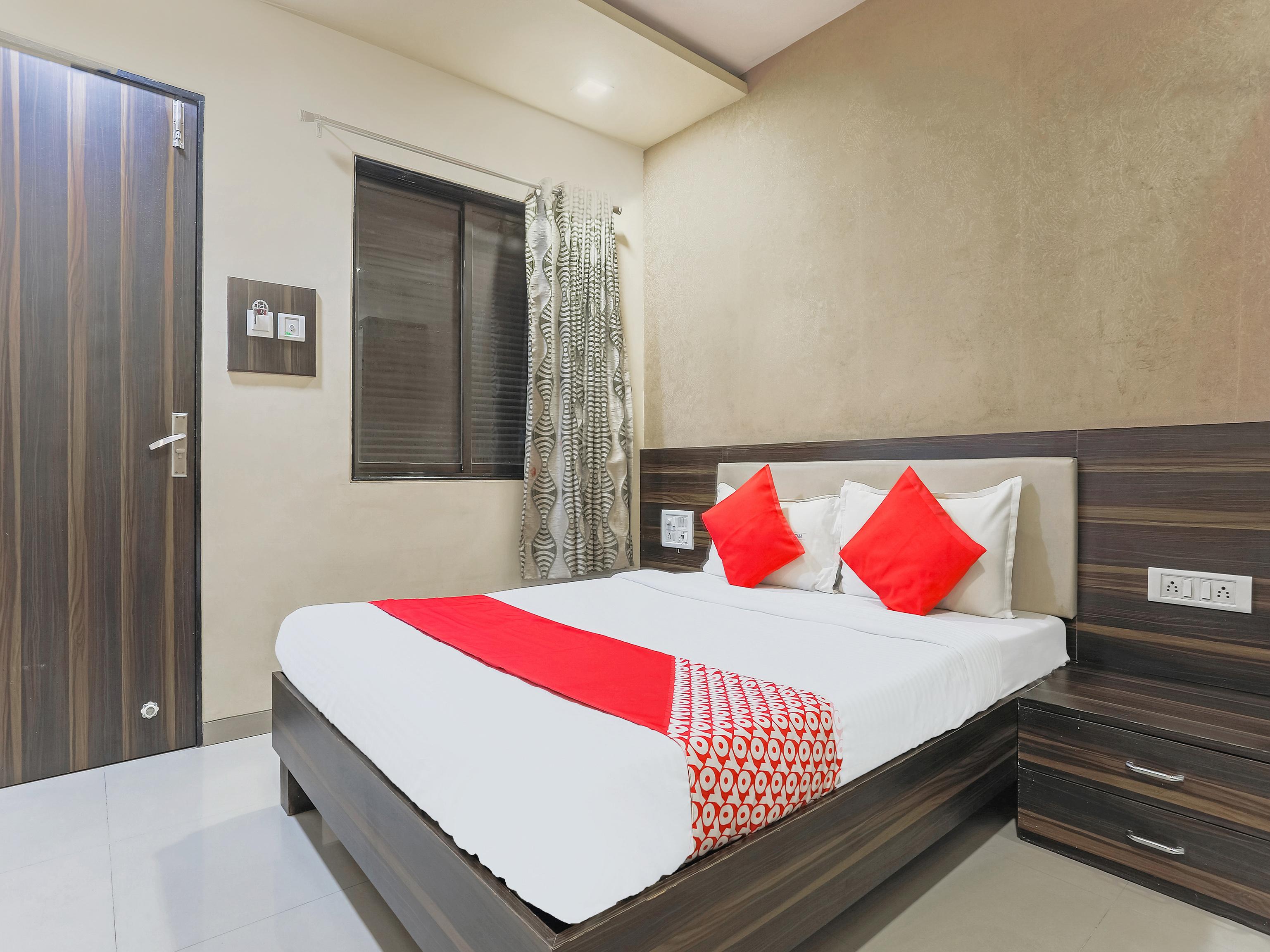 Hotel Adore Palace Mumbai Exteriör bild