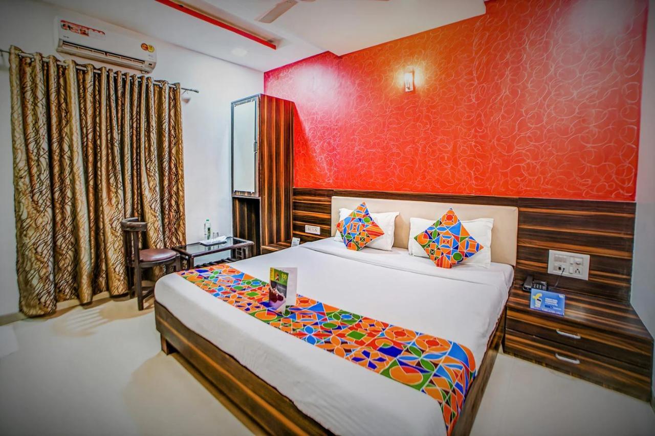 Hotel Adore Palace Mumbai Exteriör bild