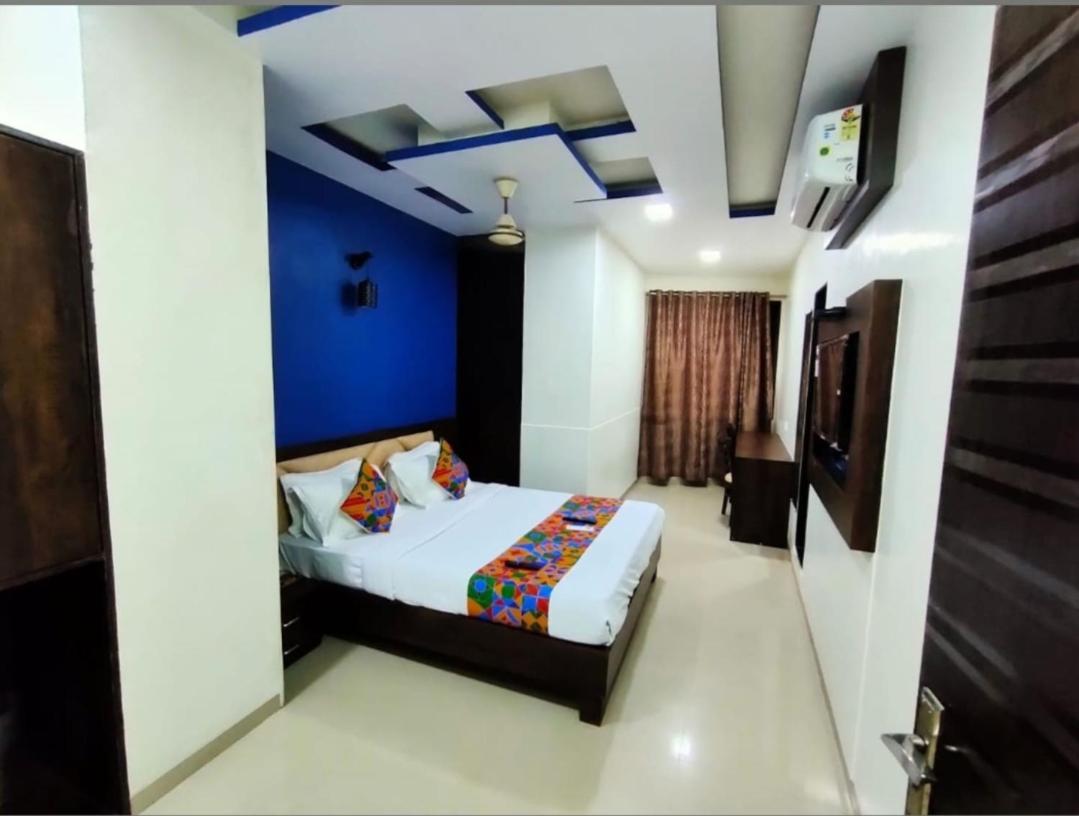 Hotel Adore Palace Mumbai Exteriör bild